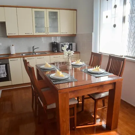 Claudia, Near Old Town, Free Parking Place Apartment