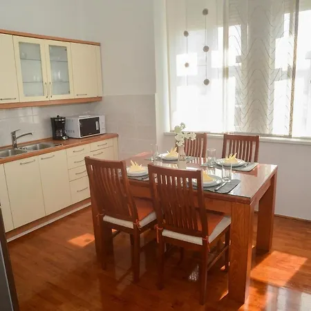 Claudia, Near Old Town, Free Parking Place *