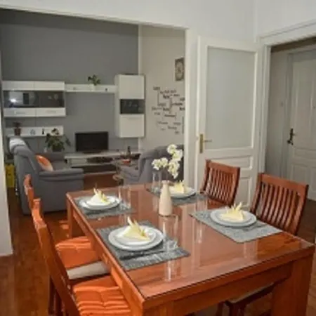 Claudia, Near Old Town, Free Parking Place Apartment Zadar