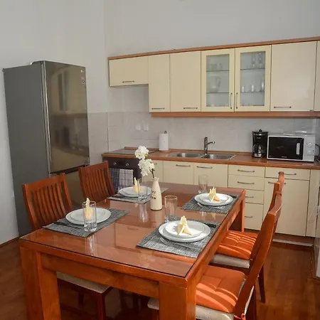 Claudia, Near Old Town, Free Parking Place Apartment *