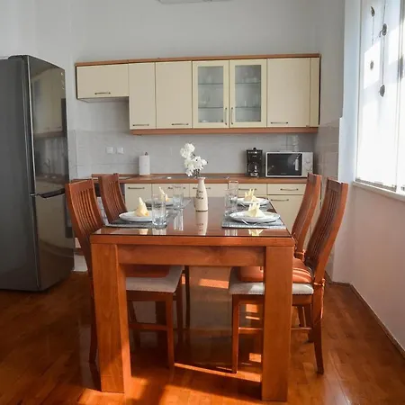 Claudia, Near Old Town, Free Parking Place Apartment Zadar