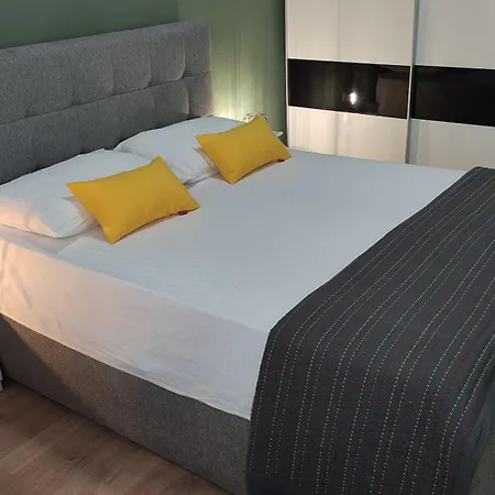 Apartment Claudia, Near Old Town, Free Parking Place