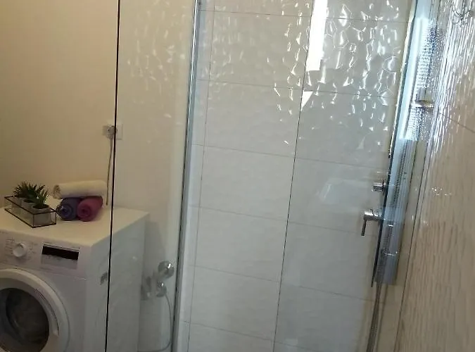 Claudia, Near Old Town, Free Parking Place Zadar