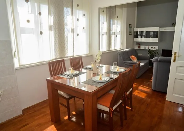 Claudia, Near Old Town, Free Parking Place Zadar