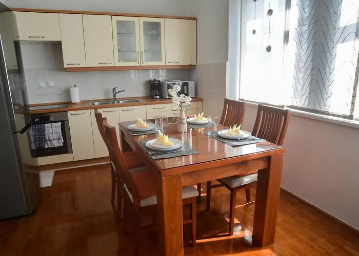 Claudia, Near Old Town, Free Parking Place Apartment