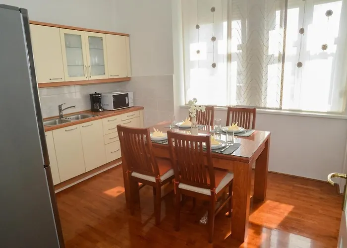 Claudia, Near Old Town, Free Parking Place *