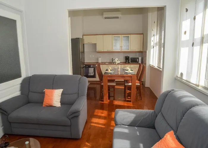 Claudia, Near Old Town, Free Parking Place Apartment