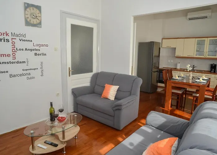 Apartment Claudia, Near Old Town, Free Parking Place Zadar