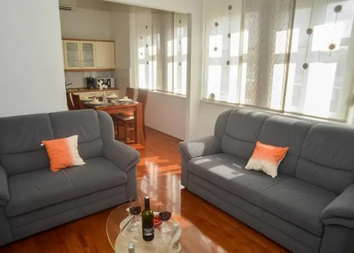 Claudia, Near Old Town, Free Parking Place Apartment Zadar