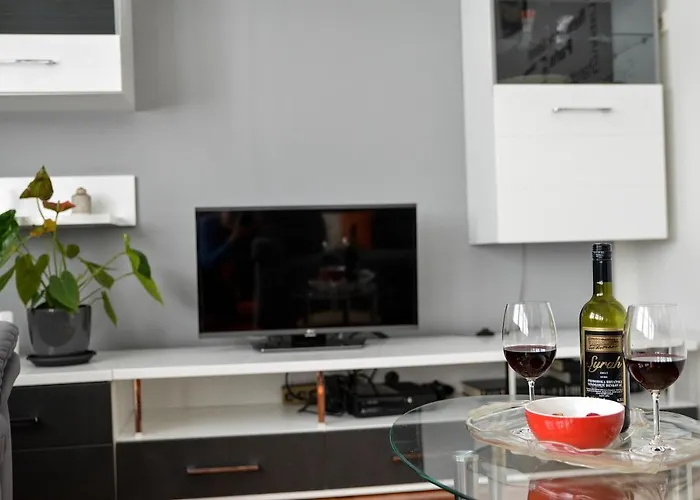 Claudia, Near Old Town, Free Parking Place Apartment