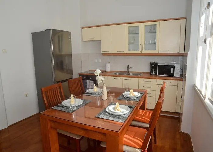 Claudia, Near Old Town, Free Parking Place Apartment *
