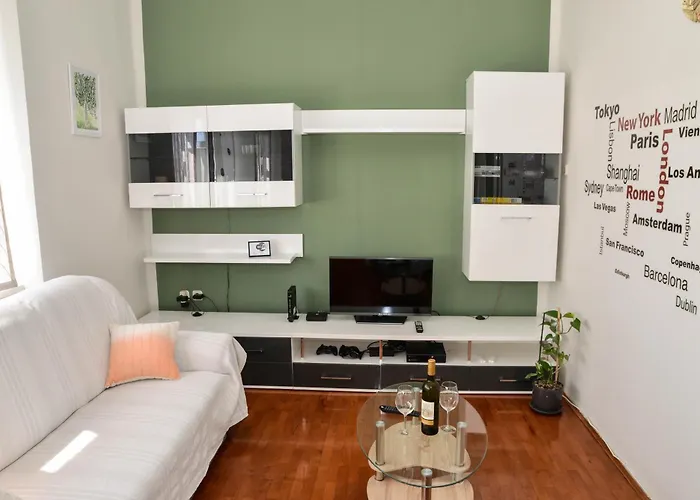 Claudia, Near Old Town, Free Parking Place